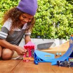 Hot Wheels Skate Amusement Park Set με Tony Hawk Fingerboard - Image 2